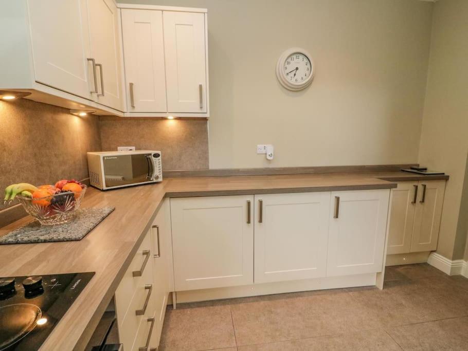 Two Acres- Spacious, Delightful, Pet Free Bungalow Levens Exterior foto